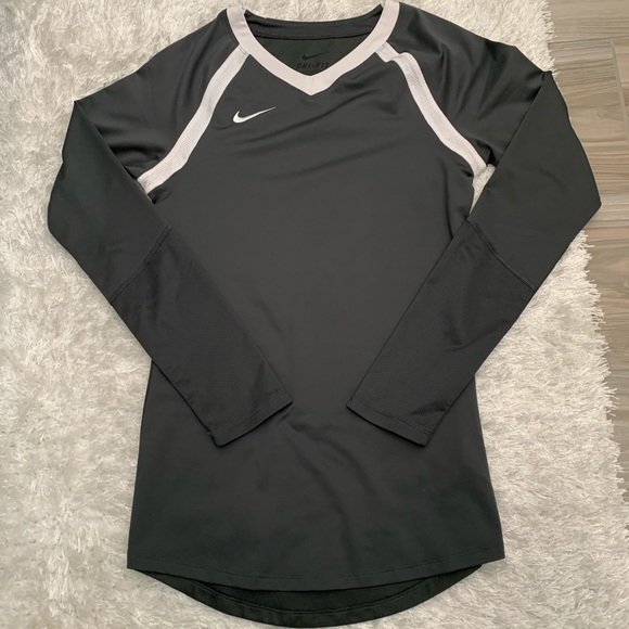 Nike Tops - Nike dryfit long sleeve grey top like new WOT